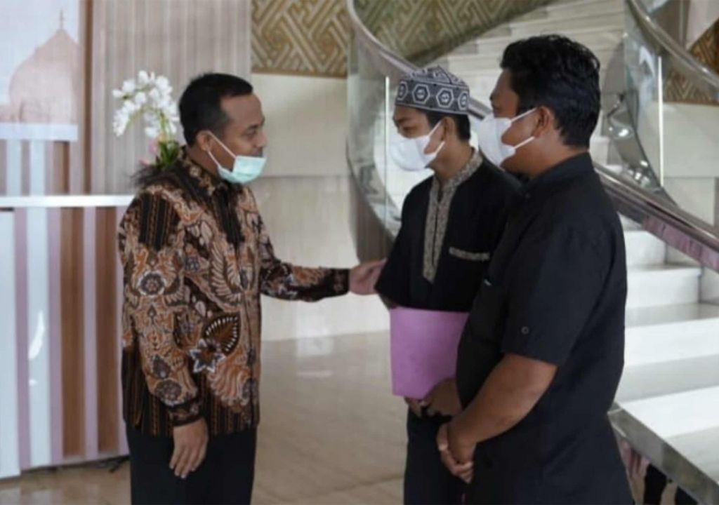 Gubernur Sulsel Bertemu Keluarga Ibu Gantung Diri di Pinrang, Sedih Banget - GenPI.co SULSEL