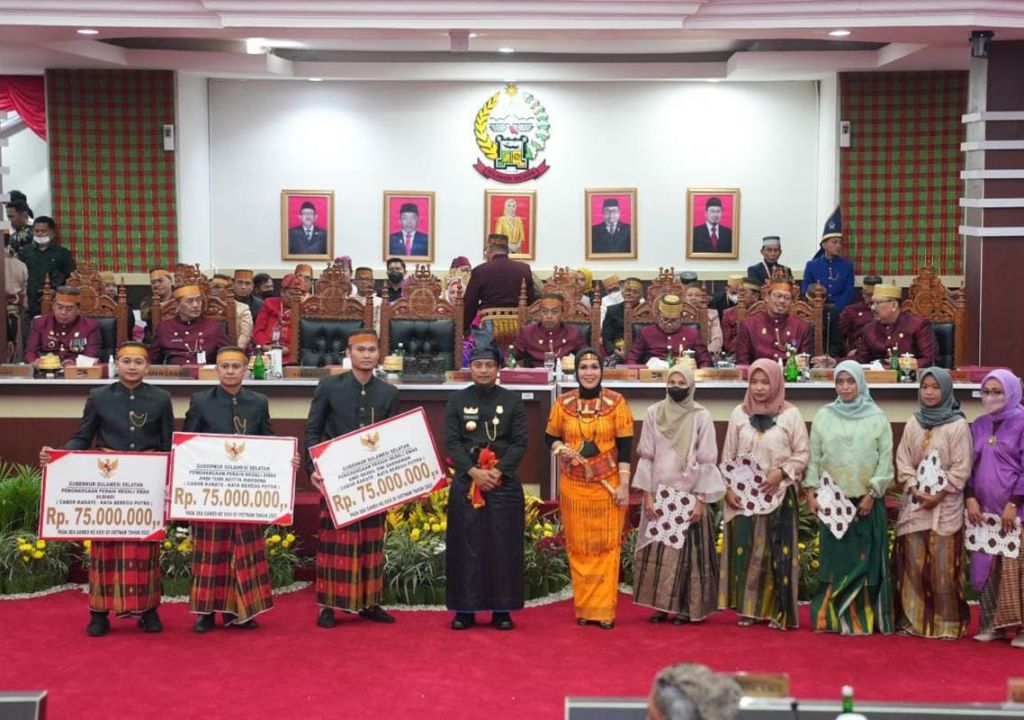 2 Jempol! Gubernur Sulsel Beri Bantuan ke Korban KKB Papua - GenPI.co SULSEL