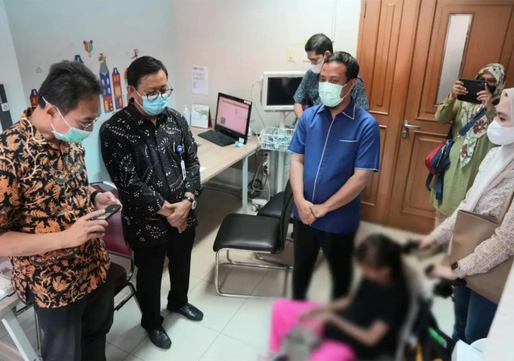 Bikin Haru, Gubernur Sulsel Jenguk Anak Pasien Jantung di RSCM Jakarta - GenPI.co SULSEL