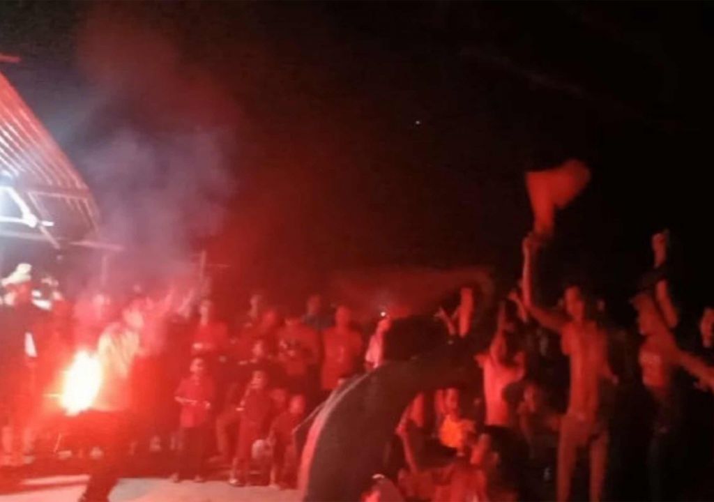 Kritik Pemprov Sulsel, Suporter PSM Makassar Nonton Bareng di Eks Stadion Mattoanging - GenPI.co SULSEL