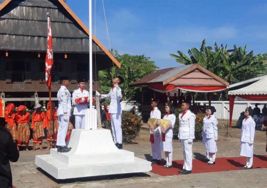 Hormati Kedaulatan NKRI, Kerajaan Bajeng Gowa Sulsel Kibarkan Bendera Merah Putih - GenPI.co SULSEL