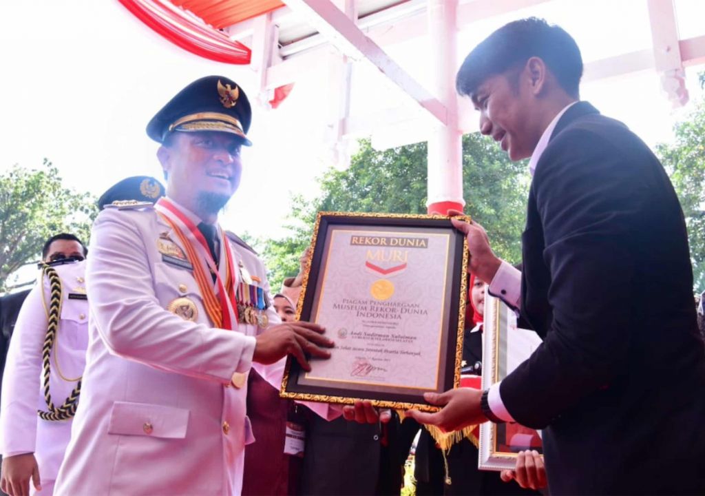 Gubernur Sulsel Cetak Rekor Dunia, Bikin Bangga Indonesia - GenPI.co SULSEL