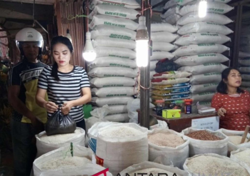 Harga Beras Hari Ini di Makassar, Pedagang Menjerit - GenPI.co SULSEL