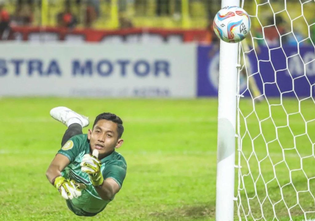 PSM Makassar vs Arema FC, 6 Kali Reza Arya Selamatkan Gawang - GenPI.co SULSEL