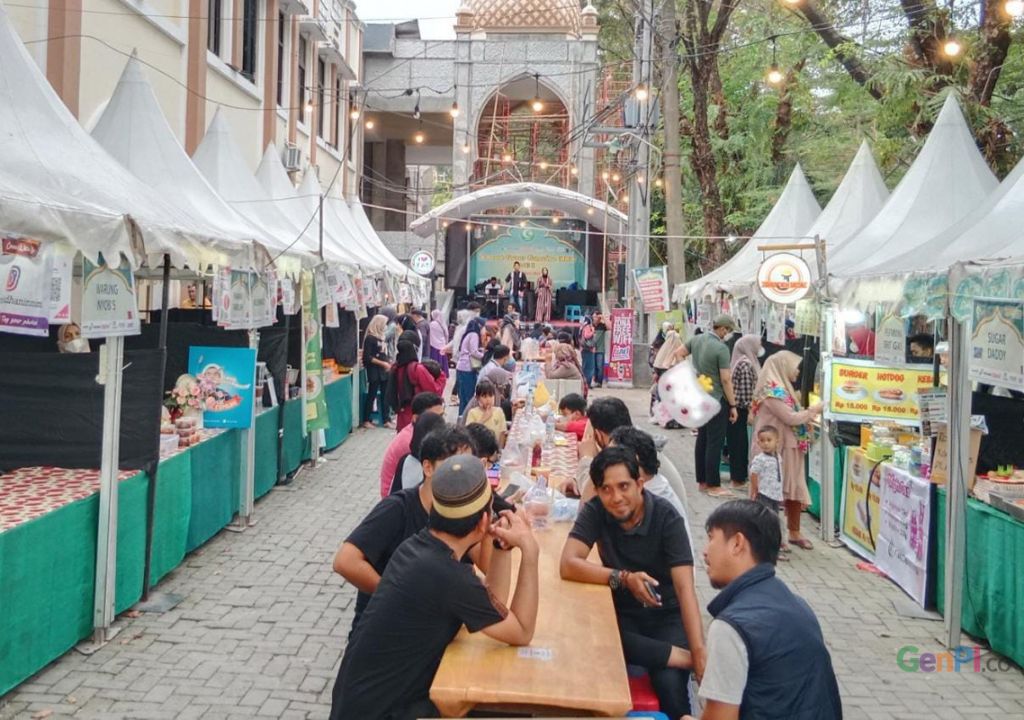 Buka Puasa di Bazar Ramadan Makassar, Murah, Ada Live Music - GenPI.co SULSEL