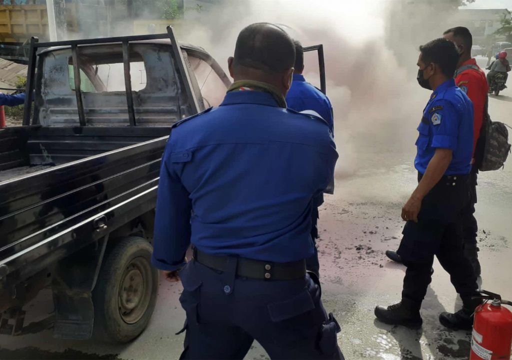 Diduga karena Ini, Sebuah Mobil Pikap Terbakar di Jalan Kendari - GenPI.co SULTRA