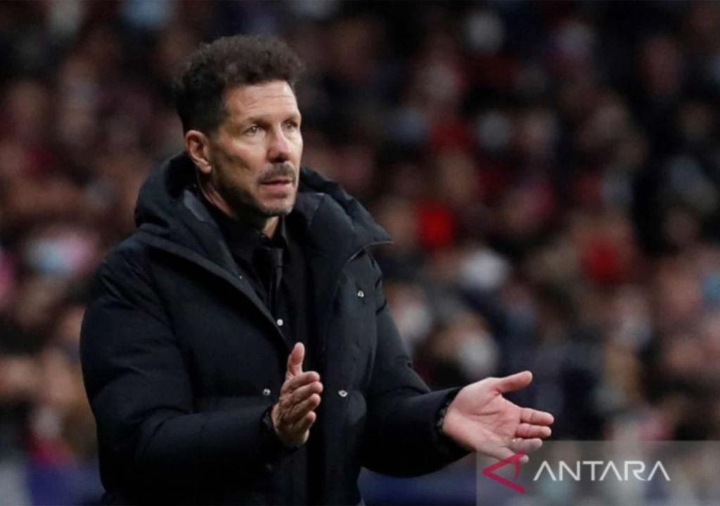 Fans Man United Ngamuk Lempar Botol, Diego Simeone: Saya Senang - GenPI.co SULTRA