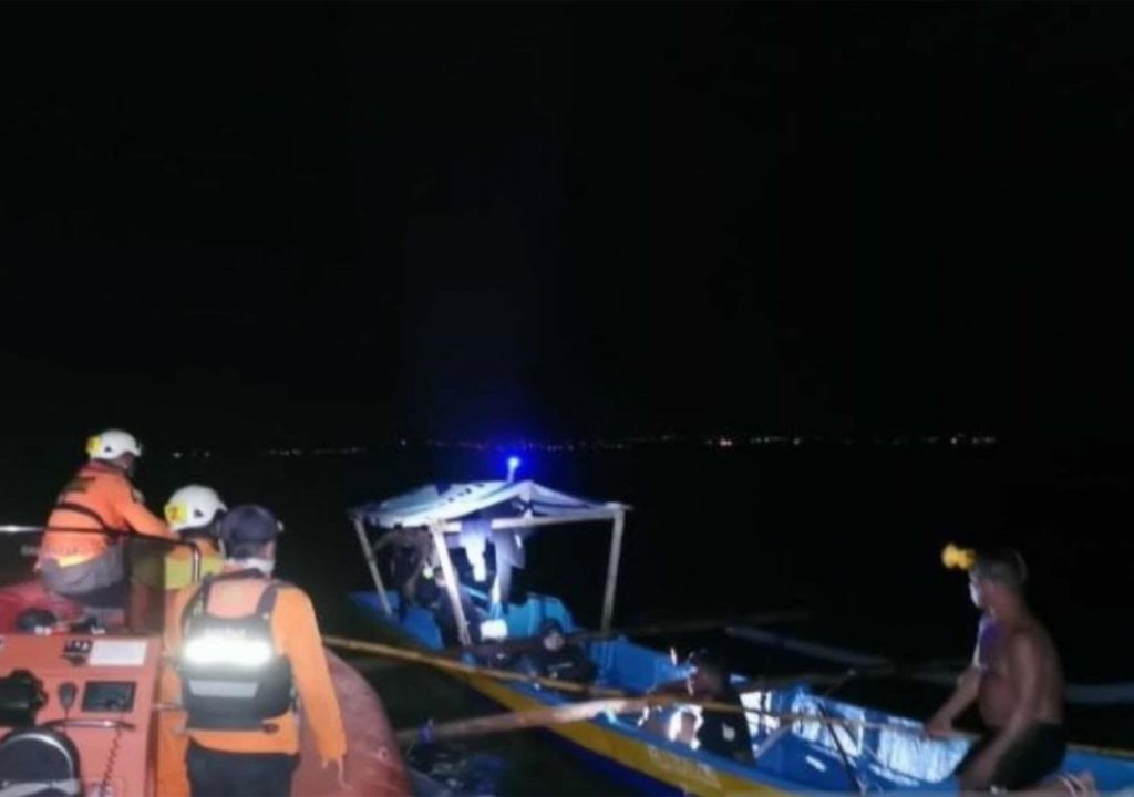 6 Pemancing Nyaris Ditelan Laut di Buteng, Beruntung Ada Basarnas - GenPI.co SULTRA