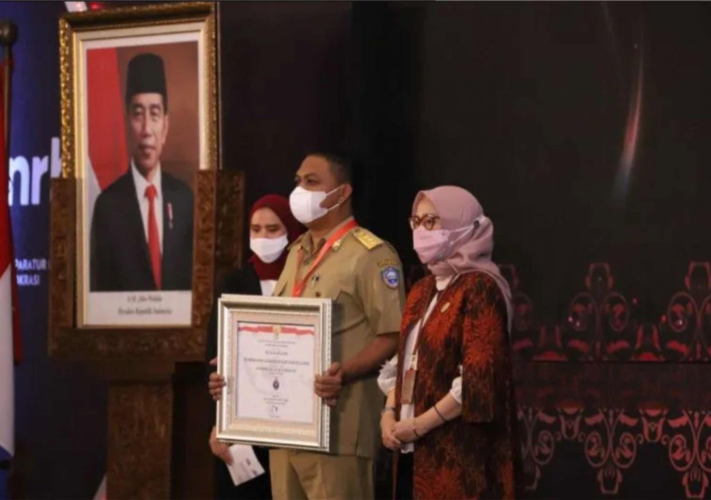 Pemkab Busel Raih Penghargaan Bergengsi dari Kemenpan RB, Bangga! - GenPI.co SULTRA