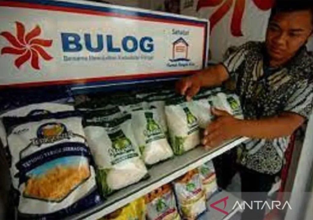 Bulog Baubau Pasok 20 Ton Gula Pasir 3 Kabupaten di Sultra - GenPI.co SULTRA