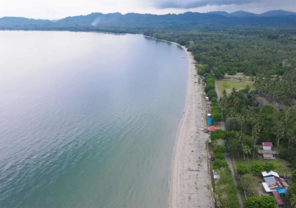 Pantai Taipa, Ngabuburit Sambil Berwisata Ria di Konut Sultra - GenPI.co SULTRA