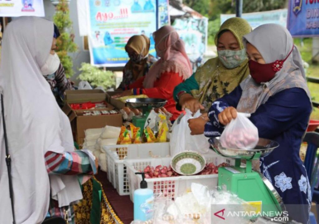 Warga Baubau Sulawesi Tenggara Serbu 4 Ribu Kupon Sembako Pasar Murah - GenPI.co SULTRA
