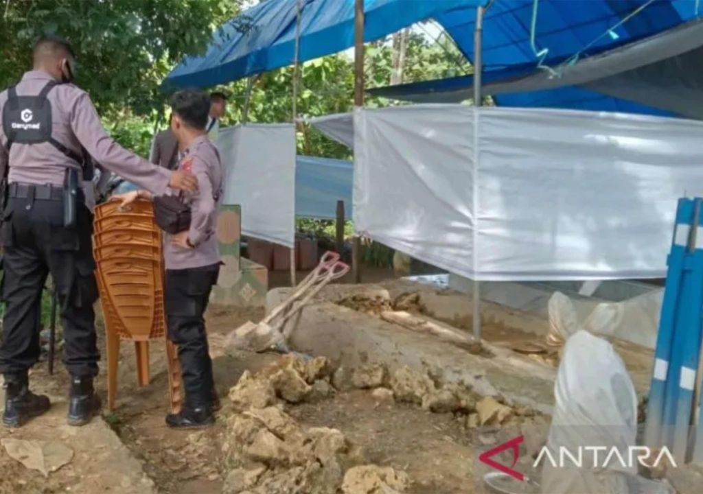 Makam Amis, Warga Muna Meninggal di Kantor Polisi Dibongkar - GenPI.co SULTRA
