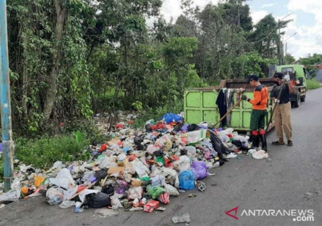 Ramai Usaha Kuliner Kambing Hitam Sampah Menggunung di Kendari - GenPI.co SULTRA