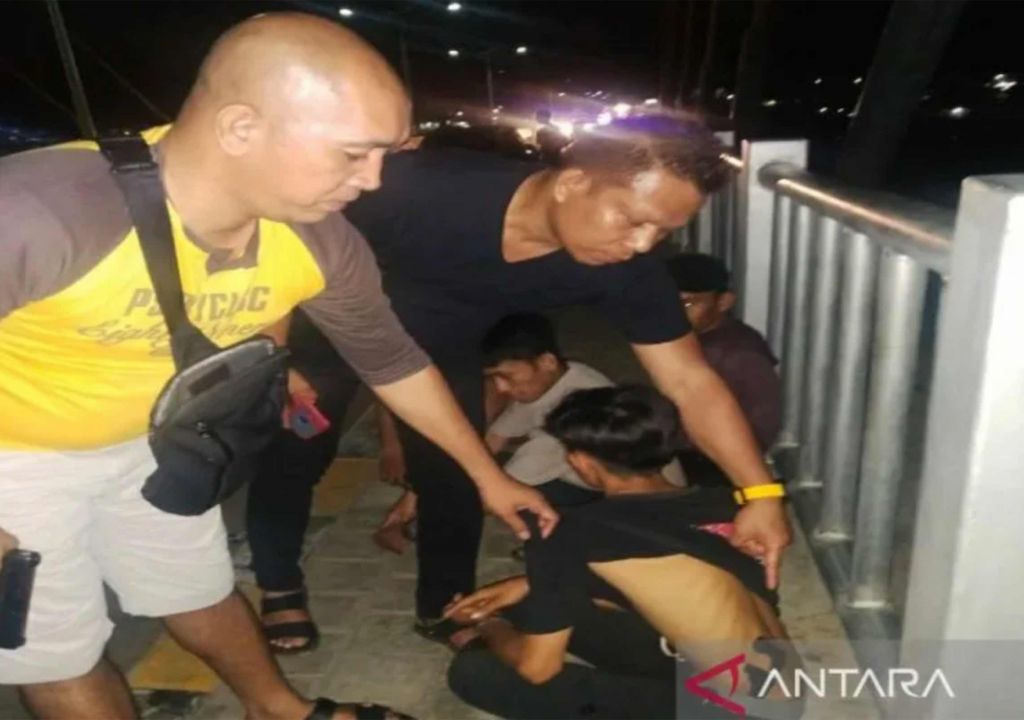 Identitas 2 Remaja yang Diciduk Polisi di Jembatan Teluk Kendari - GenPI.co SULTRA