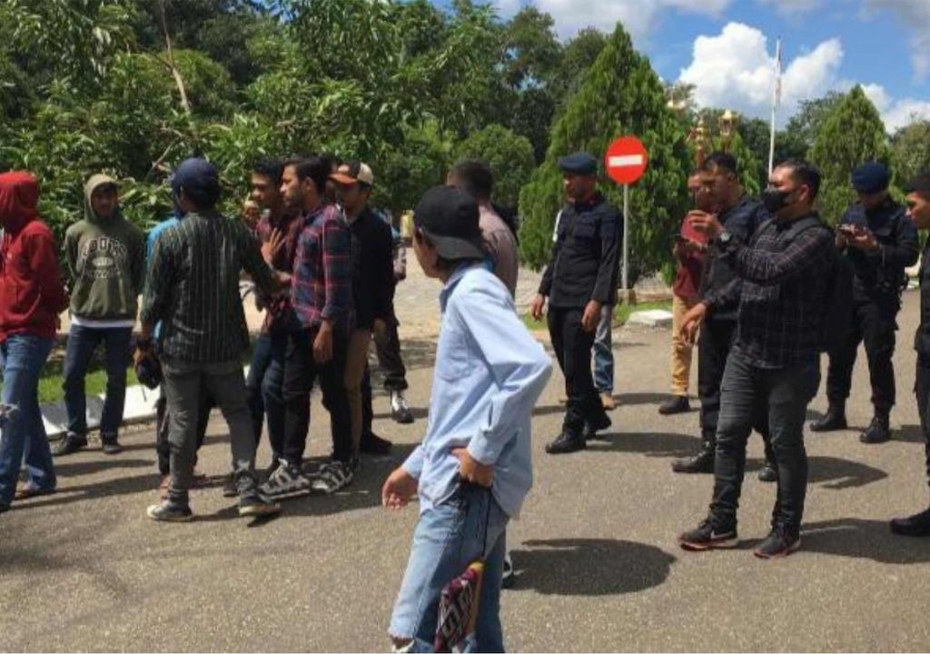 Lelet Ungkap Kasus, Mahasiswa dan Keluarga Amis Demo Polda Sultra - GenPI.co SULTRA