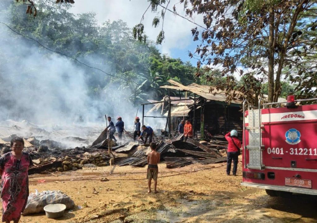 Innalillah, Sejumlah Rumah di TPA Kendari Hangus Terbakar - GenPI.co SULTRA