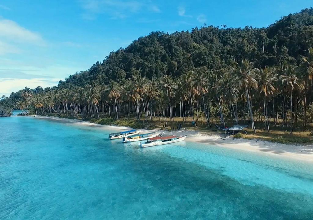 Pasir Panjang Labengki, Salah Satu Pantai Terindah di Sultra - GenPI.co SULTRA