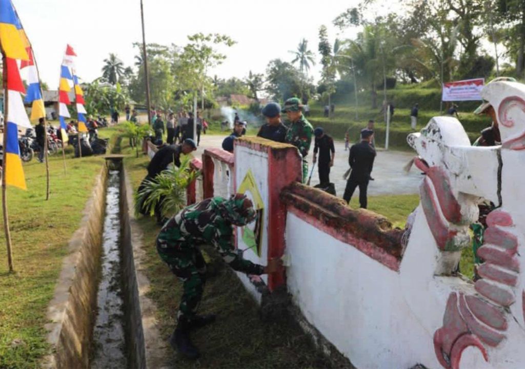 Puluhan TNI dan Brimob Sultra Geruduk Desa di Konawe Selatan, Ternyata - GenPI.co SULTRA