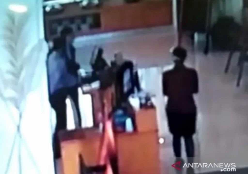 Detik-Detik Dosen di Kendari Sultra Ajak Mahasiswi ke Kamar Hotel dan Terjadilah - GenPI.co SULTRA