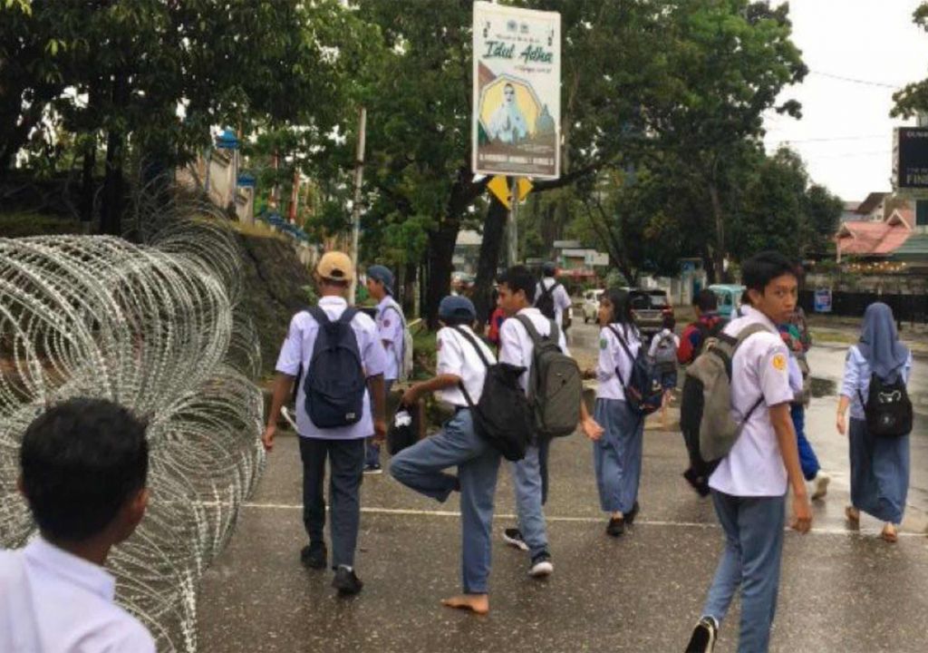 Sopir Angkot di Kendari Demo Tolak Kenaikan BBM Bersubsidi, Pelajar Bengong Terlantar - GenPI.co SULTRA