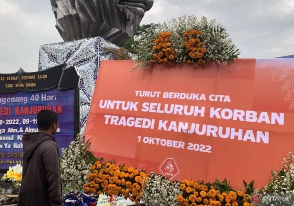 KNVB Kirim Karangan Bunga untuk Korban Tragedi Kanjuruhan Malang - GenPI.co SULTRA