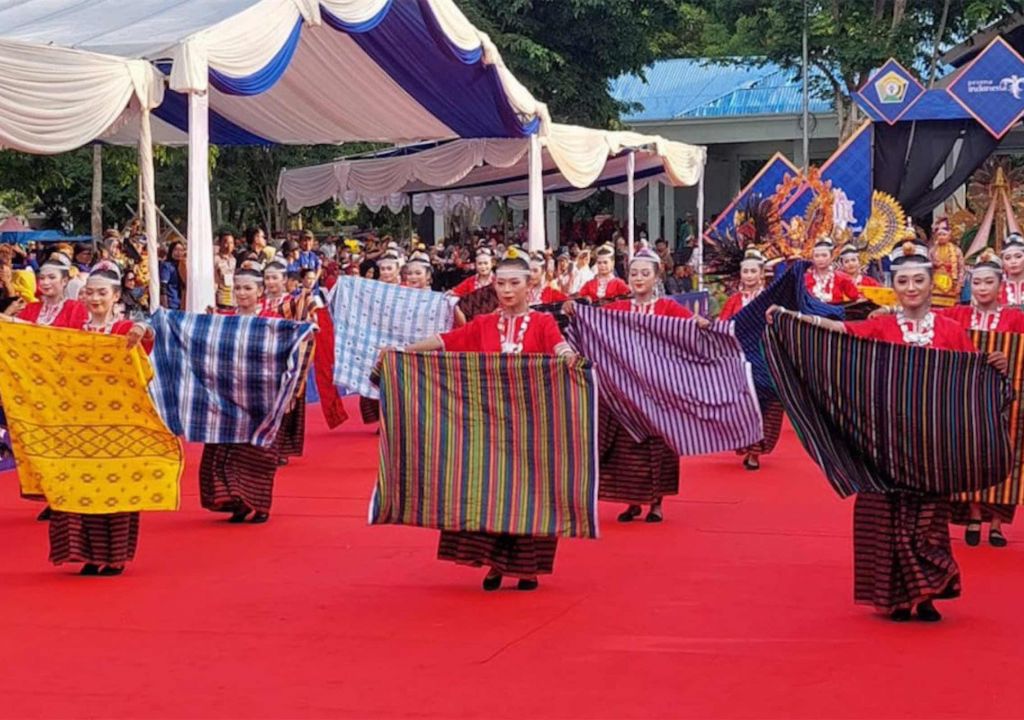 Sultra Tenun Karnaval 2022 di Baubau Sedot Ribuan Wisatawan - GenPI.co SULTRA