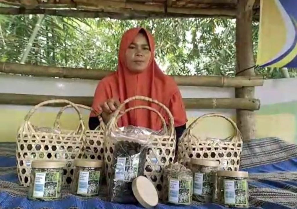 BRI Dukung Penuh, Badriah Sukses Usaha Kerupuk Daun Bambu - GenPI.co SULTRA