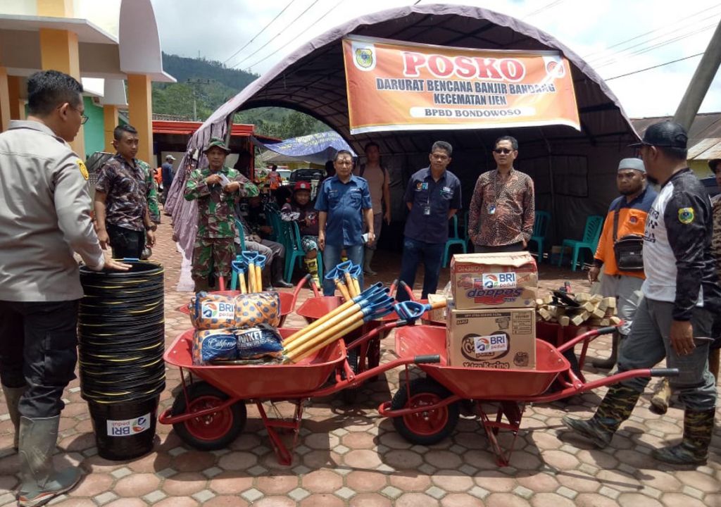 BRI salurkan Bantuan Bagi Korban Banjir Ijen Bondowoso - GenPI.co SULTRA