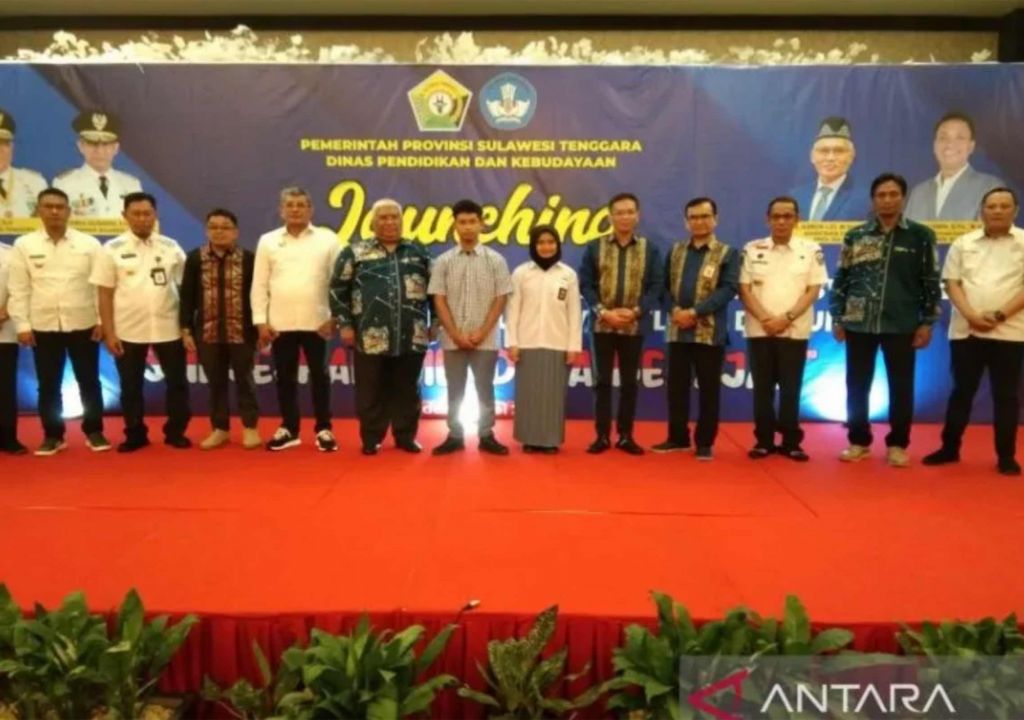 Gubernur Sultra Luncurkan Seragam SMK Baru, Keren Juga - GenPI.co SULTRA
