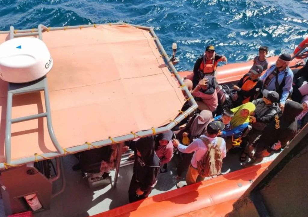 Musibah Kapal Ambulans, 26 Penumpang Terjebak di Tengah Laut Konawe Selatan - GenPI.co SULTRA