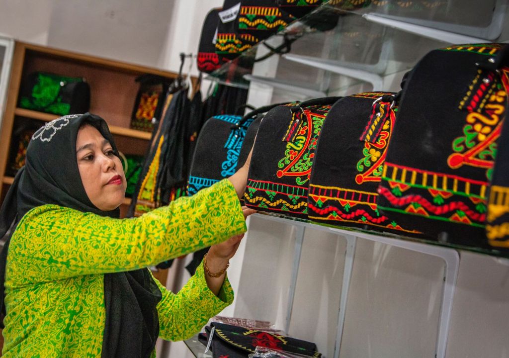 Wanita Tangguh Ini Sukses Jadi Pengusaha, Berkat Holding Ultra Mikro BRI - GenPI.co SULTRA