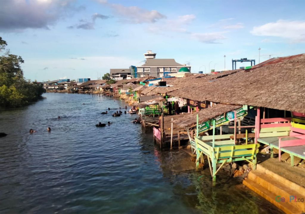 Libur Lebaran, Wisata Kali Biru Kendari Ramai Diserbu Wisatawan - GenPI.co SULTRA