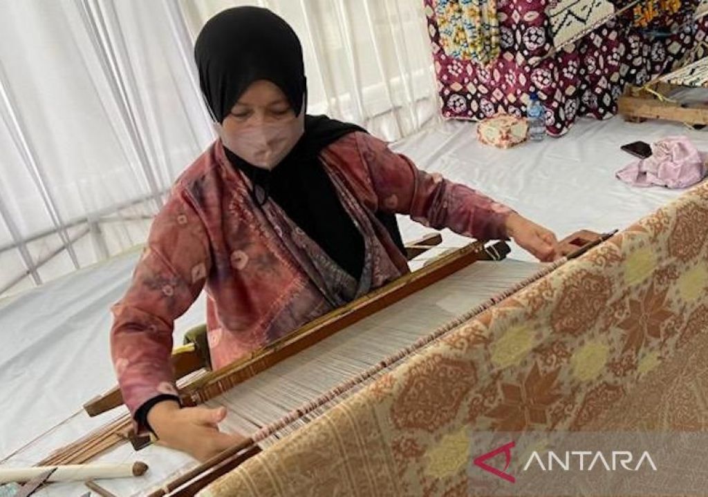 Pewarna Alami Jadi Primadona Penenun Kain Songket Palembang - GenPI.co SUMSEL