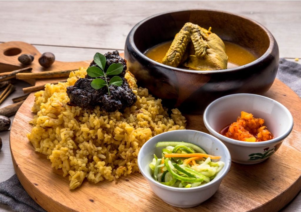 Nasi Minyak, Sajian Kuliner Khas Palembang yang Bikin Nagih - GenPI.co SUMSEL