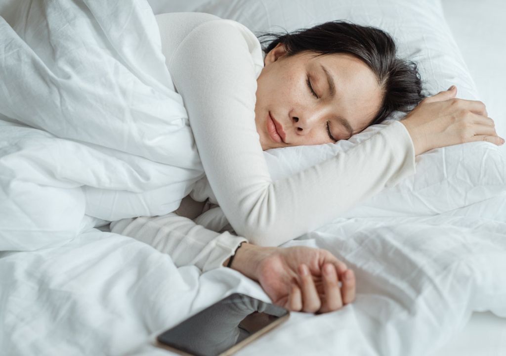Manfaat Tidur Tanpa Alas Bantal Tokcer, Punggung Pun Nyaman - GenPI.co SUMSEL