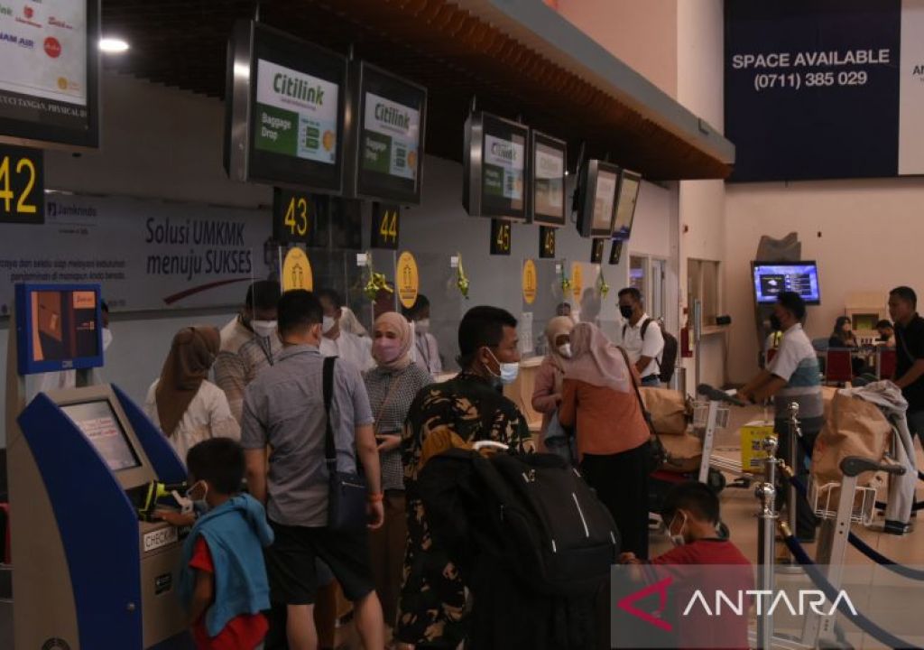 Arus Balik H+1, Bandara SMB II Palembang Mulai Ramai Pemudik - GenPI.co SUMSEL
