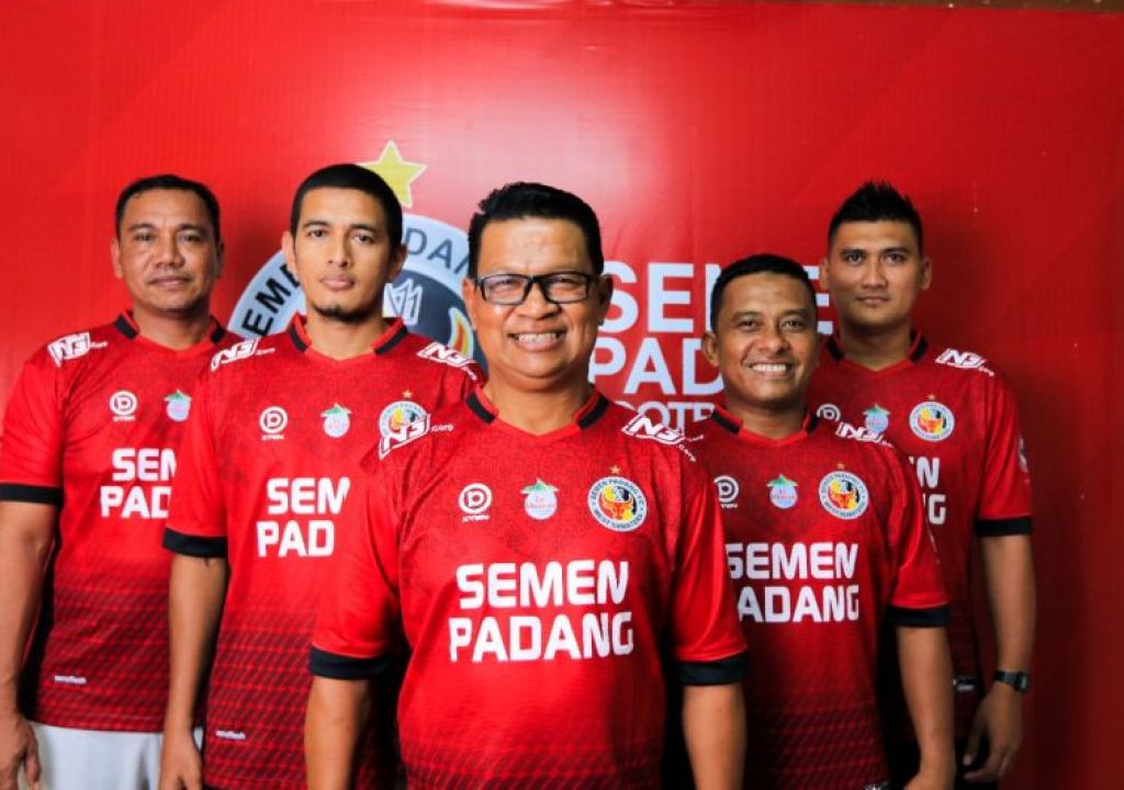 Delfi Adri Ditunjuk Sebagai Pelatih Kepala Semen Padang FC - GenPI.co SUMSEL
