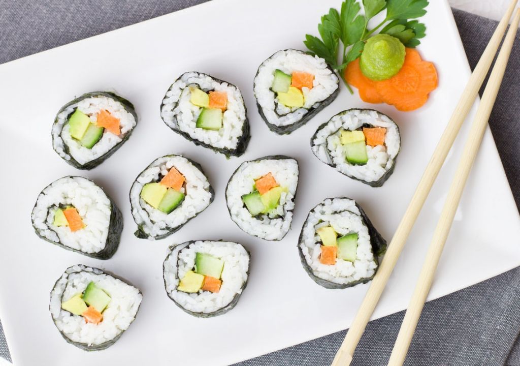 Benar Nggak Sih Makan Sushi Menyehatkan? Nih Ulasannya - GenPI.co SUMSEL