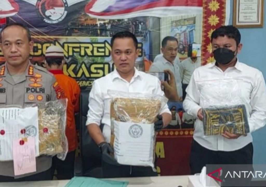 Edarkan Ganja di Palembang, Romansa Tak Berkutik Ditangkap Polisi - GenPI.co SUMSEL