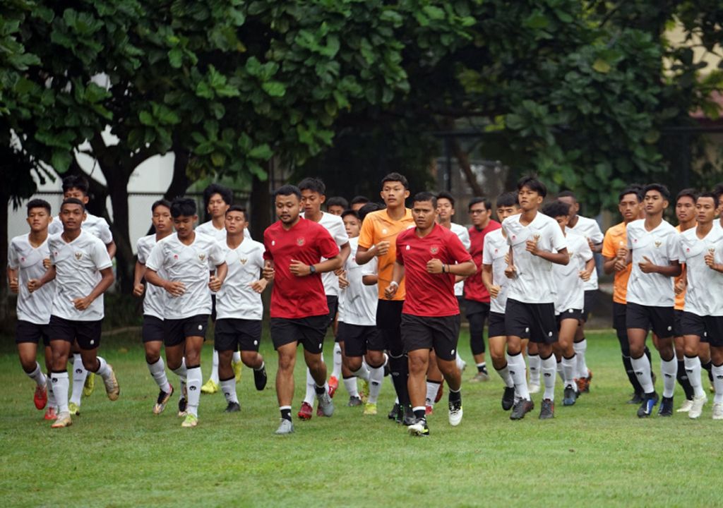 uploads/sumsel/arsip/normal/2022/07/19/para-pemain-tim-nasional-indonesia-u-16-sedang-berlatih-pada-l1ez.jpg - GenPI.co SUMSEL