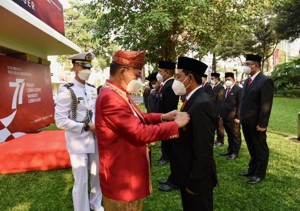 Jokowi Beri Anugerah Tanda Kehormatan Kepada 2 Pegawai PTBA - GenPI.co SUMSEL