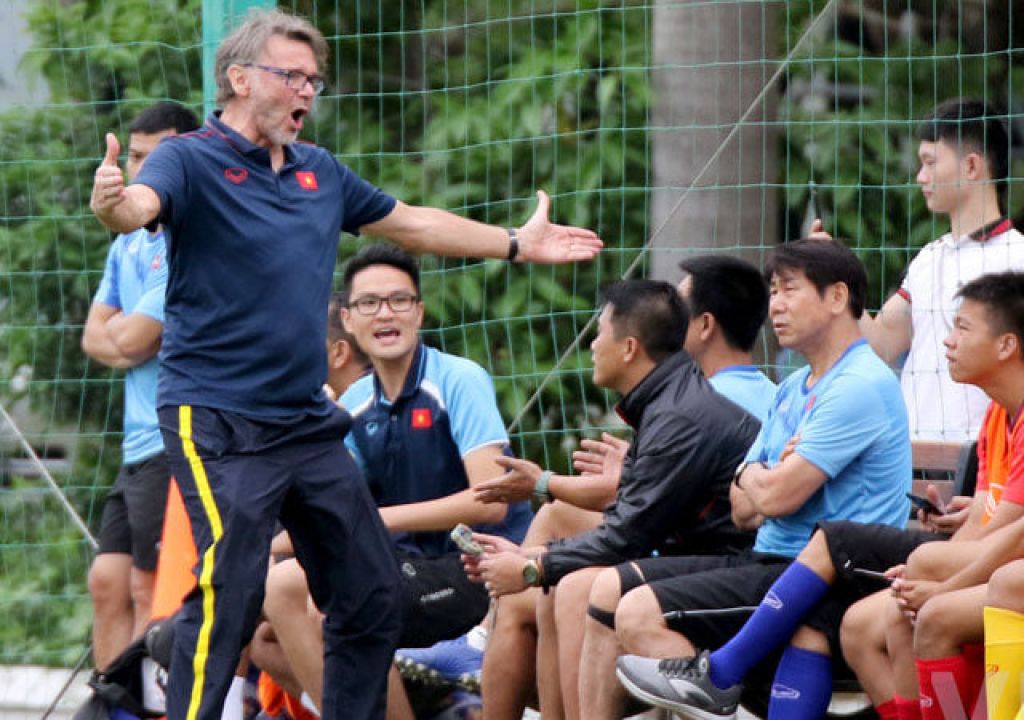 Timnas Vietnam Cari Pelatih Baru, Philippe Troussier Jadi Kandidat Terkuat - GenPI.co SUMSEL