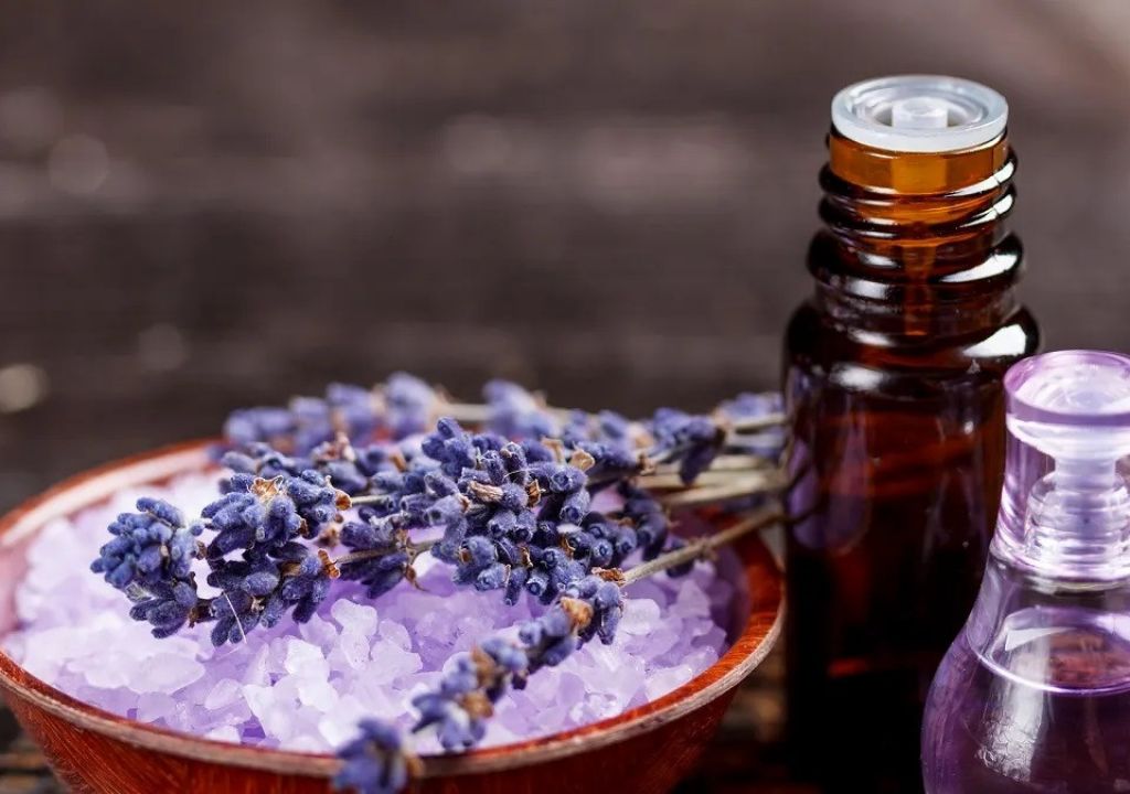 3 Khasiat Minyak Lavender, Bikin Kulit Kinclong Maksimal - GenPI.co SUMSEL