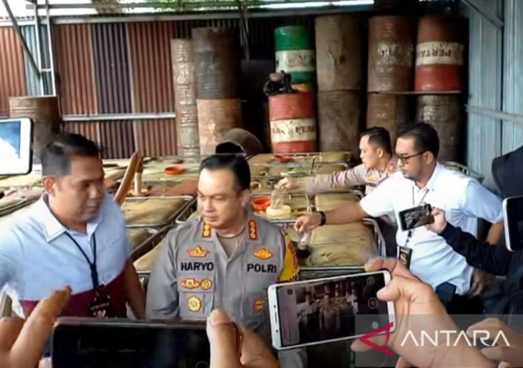 Gudang Penampungan Solar Ilegal di Palembang Ditutup Polisi - GenPI.co SUMSEL