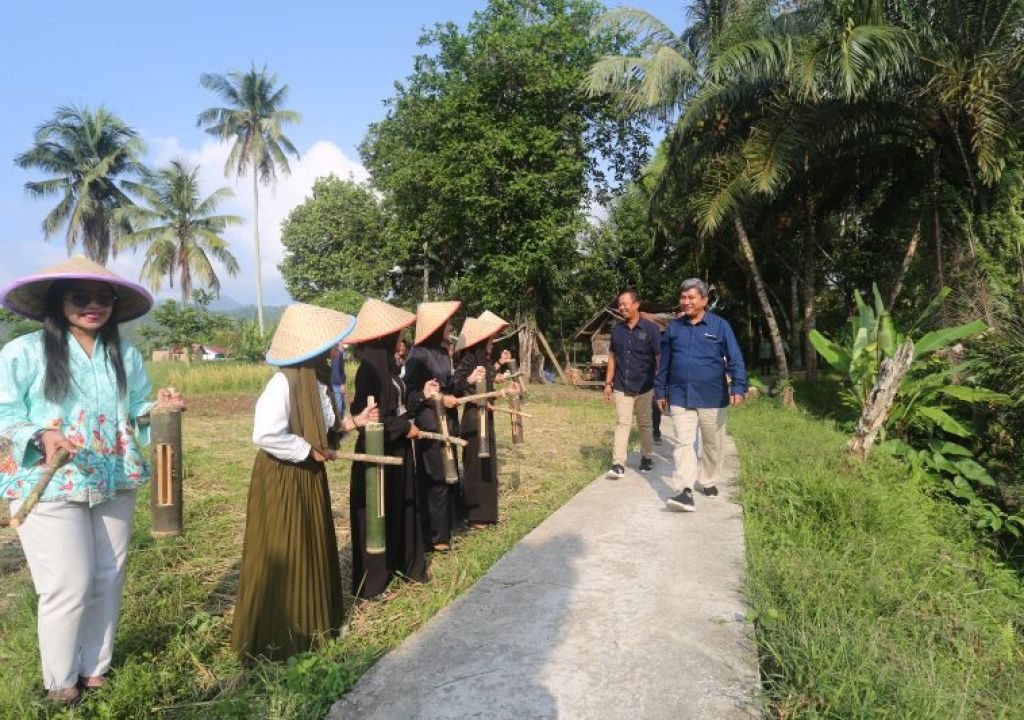 Desa di Muara Enim Sukses Kembangkan Budi Daya Beras Merah Organik - GenPI.co SUMSEL