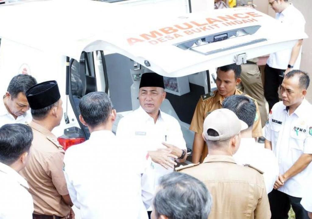 Pemkab Muba Beri Bantuan 2 Ambulans ke Warga Plakat Tinggi - GenPI.co SUMSEL