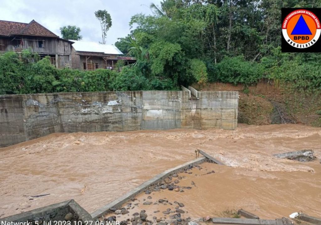 Banjir di OKU Selatan: 6 Orang Hanyut, 1 Meninggal Dunia - GenPI.co SUMSEL