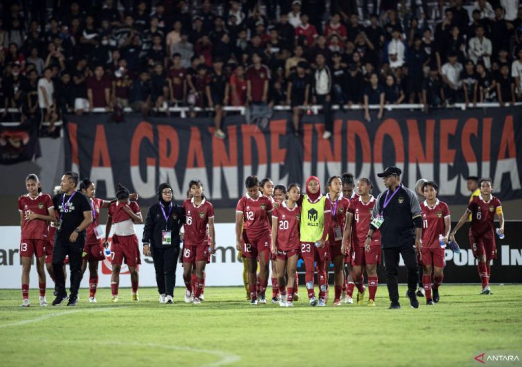 uploads/sumsel/arsip/normal/2023/07/14/sejumlah-pemain-timnas-wanita-indonesia-u-19-menyapa-suporte-xjom.jpg - GenPI.co SUMSEL