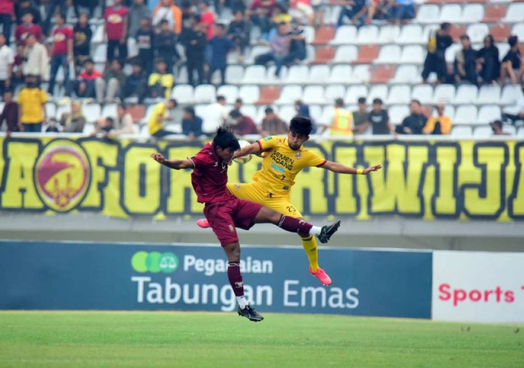 uploads/sumsel/arsip/normal/2023/10/02/penampilan-pemain-sriwijaya-fc-saat-menghadapi-semen-padang-4boi.jpg - GenPI.co SUMSEL